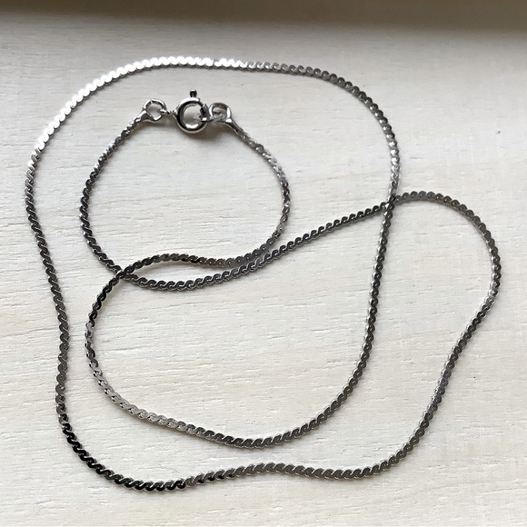 Artistic Jewellery Jewelry - NIB STG SILVER solid flat serpentine chain Vintage 15”